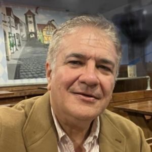 Dr Javier Castillo Olivares