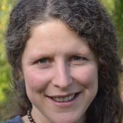 Maike de la Roche speaking at Advanced Therapies Congress
