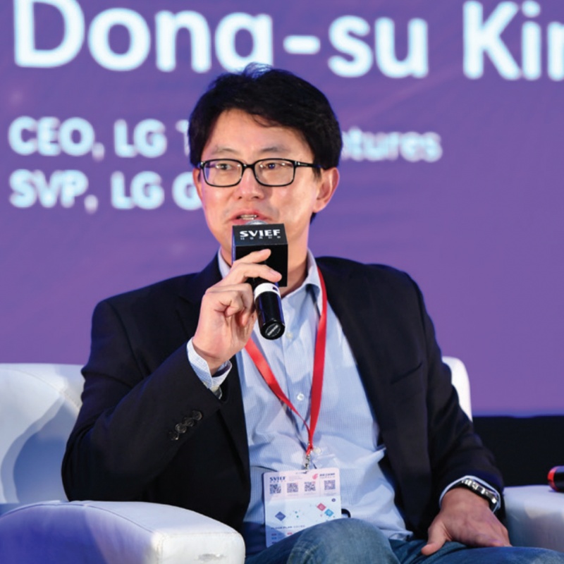 Dong-Su Kim speaking at MOVE
