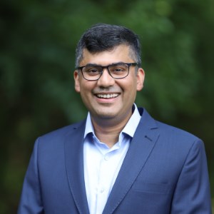 Ashan Qamar speaking at MOVE America