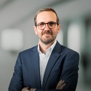 Vicente Milanes speaking at MOVE America