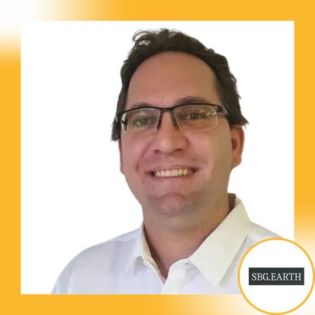 Frank Spencer speaking at Solar & Storage Live Cape Town