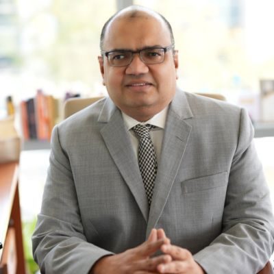 Vijay Bains speaking at Solar & Storage Live Dubai