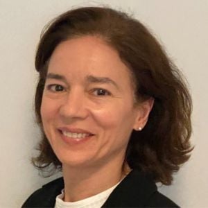 Mercedes Casado speaking at Solar & Storage Live España