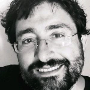 Rodrigo Gil Lorente speaking at Solar & Storage Live España