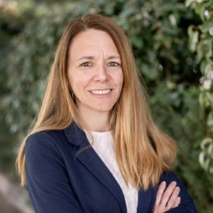 Esther Mocholí speaking at Solar & Storage Live