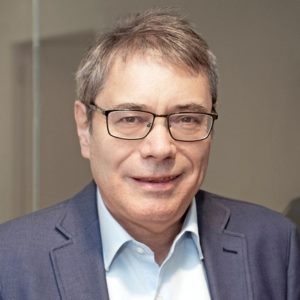 Robert Navarro speaking at Solar & Storage Live España