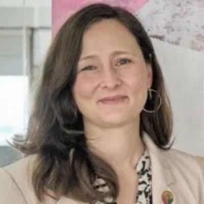 Diana Arango speaking at Solar & Storage Live Indonesia