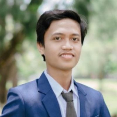 Wahyu Dipa Pratama speaking at Solar & Storage Live Indonesia