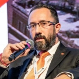 Andrea Rovera speaking at Solar & Storage Live