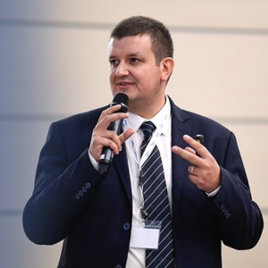 Daniele Rosati speaking at Solar & Storage Live