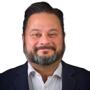 Bob Psaradellis speaking at Solar & Storage Live London