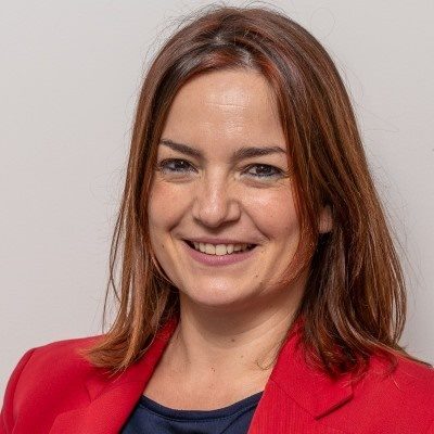 Laura Miranda Perez speaking at Solar & Storage Live