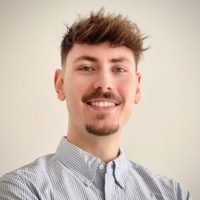 Robin Dixon speaking at Solar & Storage Live