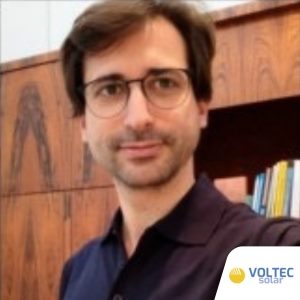 Lucas Weiss speaking at Solar & Storage Live Paris