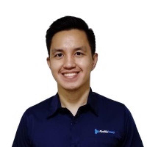 Juris Sadornas speaking at Solar & Storage Live Philippines 2026