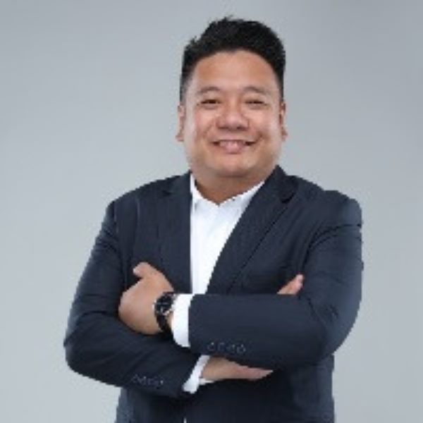 Ralph Menchavez speaking at Solar & Storage Live Philippines 2026