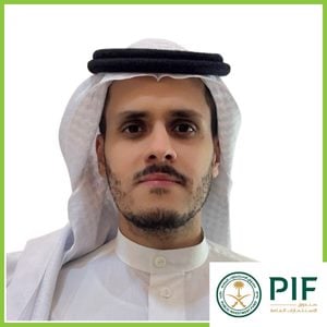 Hadi Alyami speaking at Solar & Storage Live