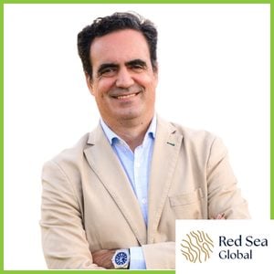 Marco Antonio Gómez Castillo speaking at Solar & Storage Live