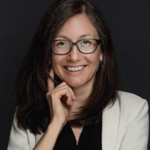 Janina Löffler speaking at Solar & Storage Live Zurich