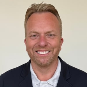 Jason Howlett speaking at Solar & Storage Live