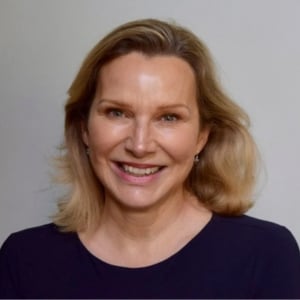 Lucy Bartlett speaking at Solar & Storage Live