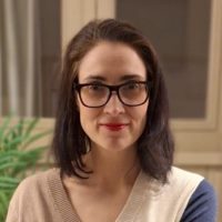   Carmen Madrid speaking at Solar & Storage Live