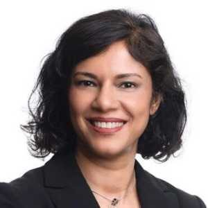 Carmen Madrid speaking at Solar & Storage Live