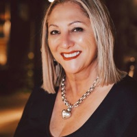 Deborah de Jong | Interior Designer | DEBORAH ​ DE JONG CONSULTING » speaking at NoVacancy