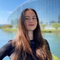 Eva Tenaillon